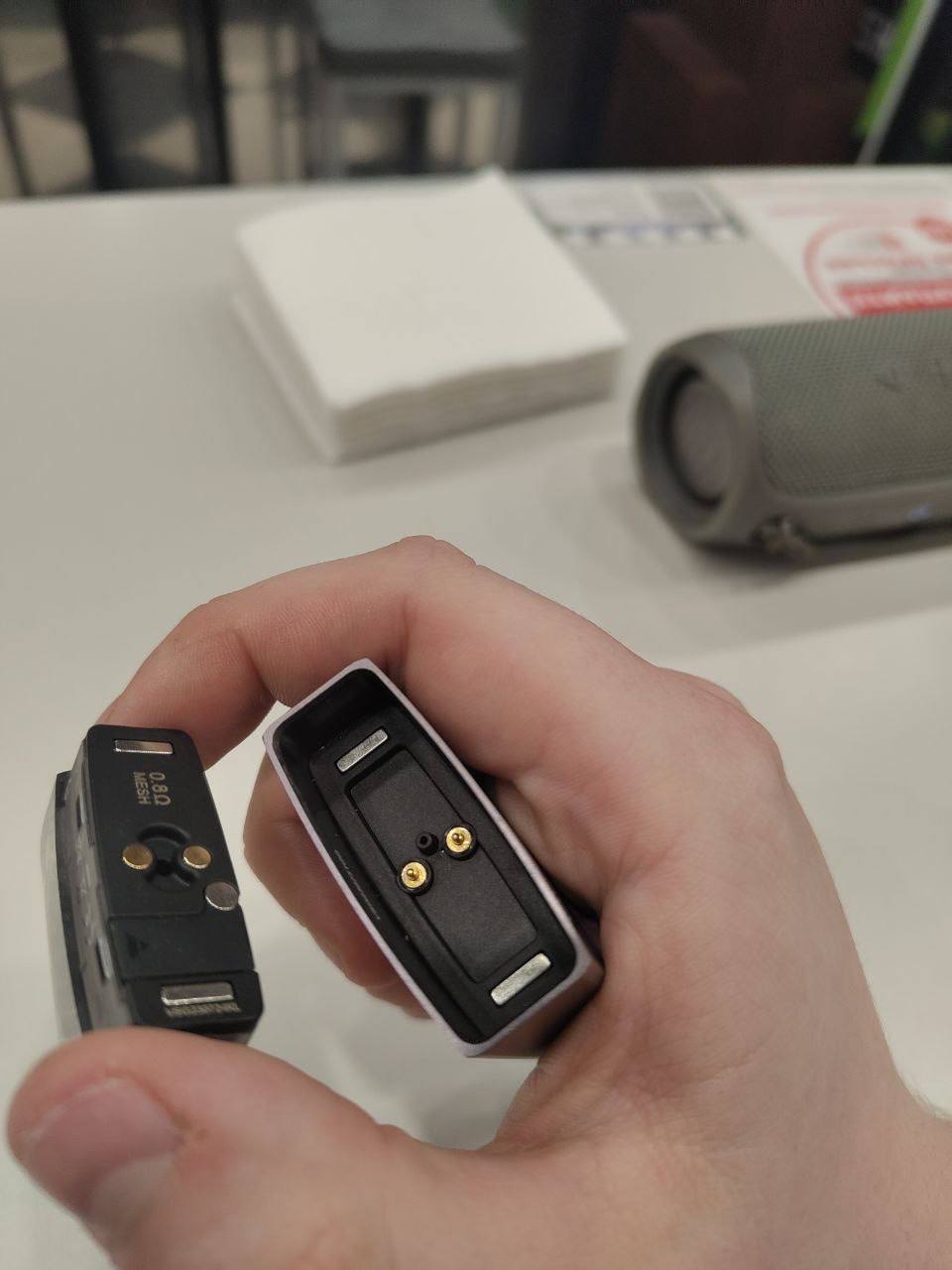 vaporesso eco nano картридж 0,8 в руке